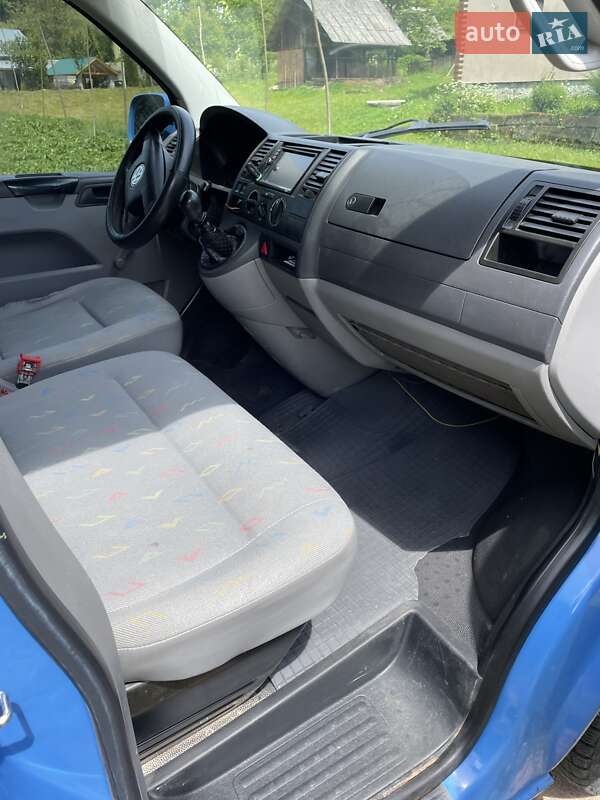 Минивэн Volkswagen Transporter 2005 в Тячеве