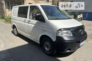 Вантажний фургон Volkswagen Transporter 2005 в Києві