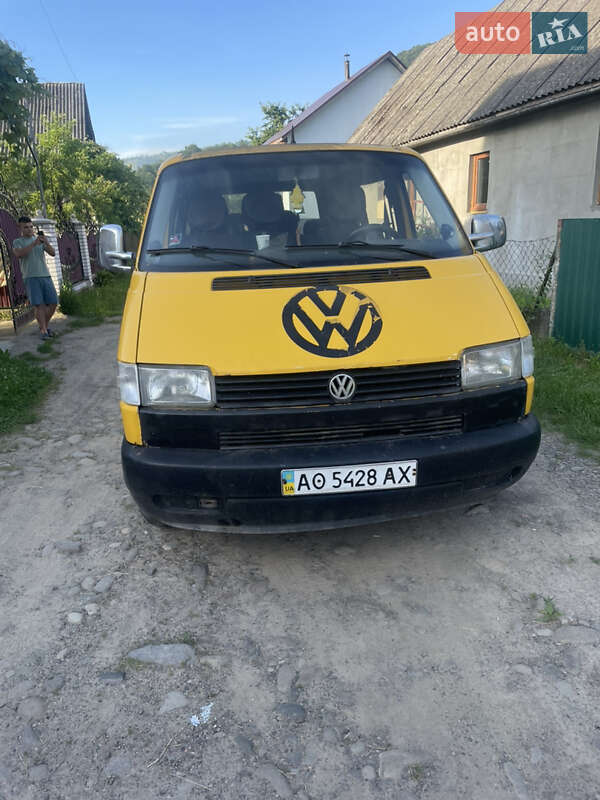 Минивэн Volkswagen Transporter 2000 в Тячеве