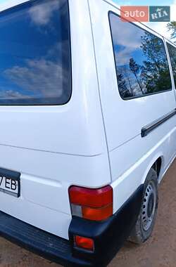 Минивэн Volkswagen Transporter 2000 в 