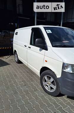 Вантажний фургон Volkswagen Transporter 2005 в Чернівцях