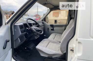 Грузовой фургон Volkswagen Transporter 1993 в Хусте