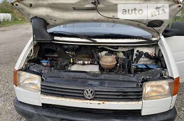 Грузовой фургон Volkswagen Transporter 1993 в Хусте