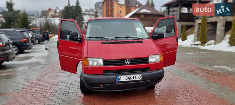 Минивэн Volkswagen Transporter 2000 в Косове