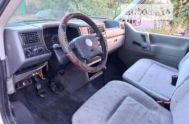 Грузовой фургон Volkswagen Transporter 2003 в Лубнах