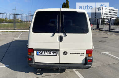 Вантажний фургон Volkswagen Transporter 2001 в Києві