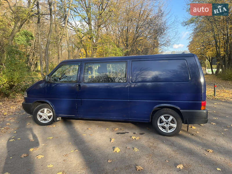 Вантажопасажирський фургон Volkswagen Transporter 2003 в 