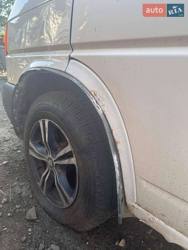 Минивэн Volkswagen Transporter 2000 в Сколе