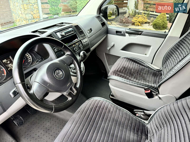 Грузовой фургон Volkswagen Transporter 2011 в Стрые
