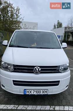Минивэн Volkswagen Transporter 2010 в 