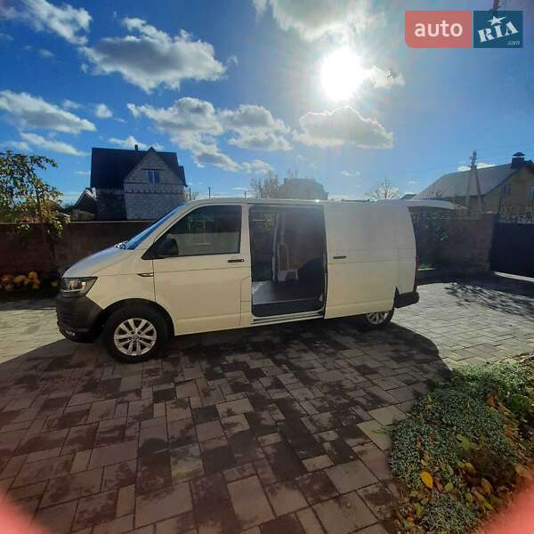 Грузовой фургон Volkswagen Transporter 2015 в Ровно