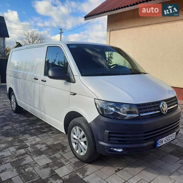 Грузовой фургон Volkswagen Transporter 2015 в 