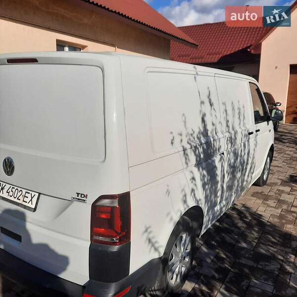 Грузовой фургон Volkswagen Transporter 2015 в Ровно
