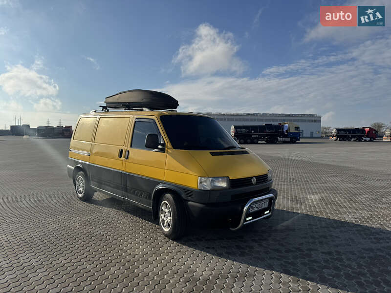 Грузовой фургон Volkswagen Transporter 1999 в Одессе