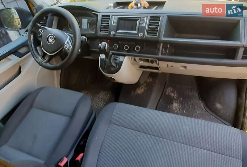 Вантажний фургон Volkswagen Transporter 2016 в Рівному