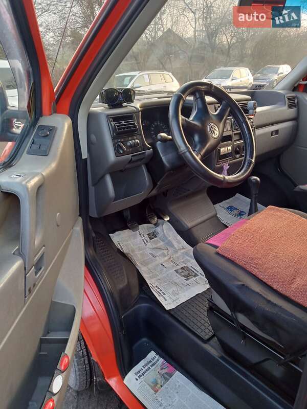 Минивэн Volkswagen Transporter 2000 в Нововолынске