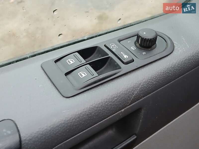 Грузовой фургон Volkswagen Transporter 2008 в Киеве
