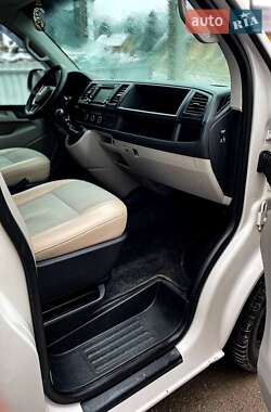 Мінівен Volkswagen Transporter 2016 в 