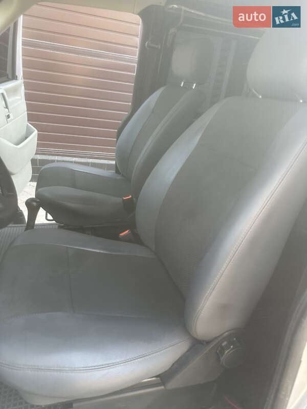 Минивэн Volkswagen Transporter 2003 в Черновцах