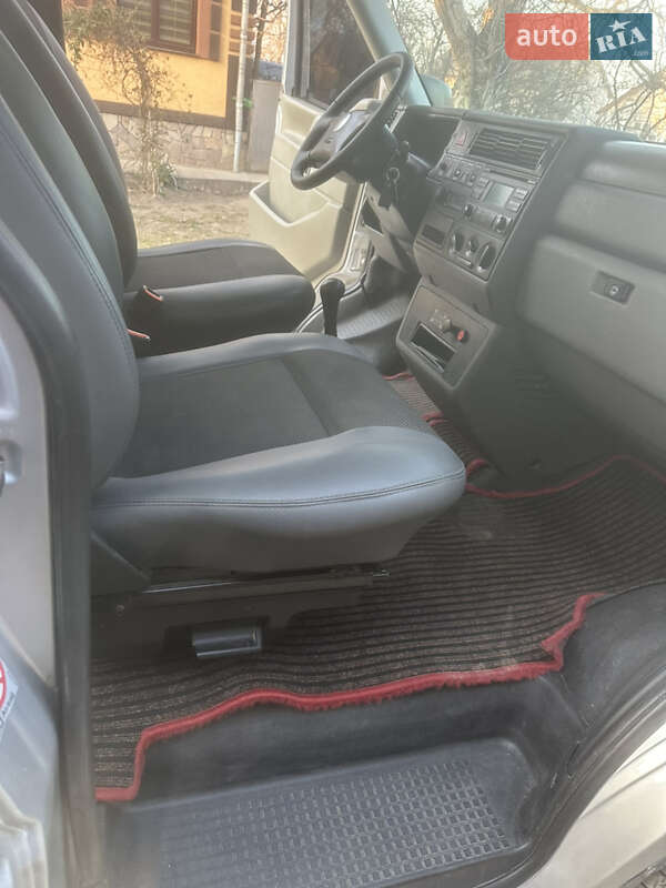 Минивэн Volkswagen Transporter 2003 в Черновцах
