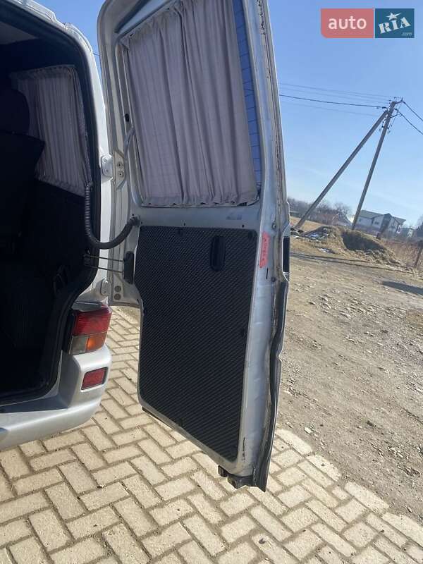 Минивэн Volkswagen Transporter 2001 в Косове
