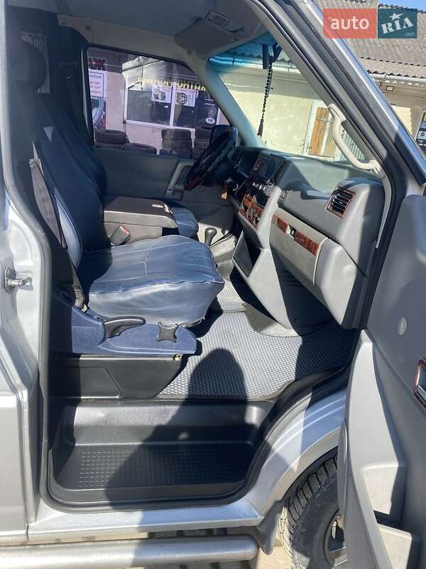 Минивэн Volkswagen Transporter 2001 в Косове