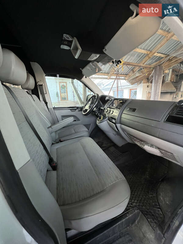 Вантажопасажирський фургон Volkswagen Transporter 2010 в Дніпрі