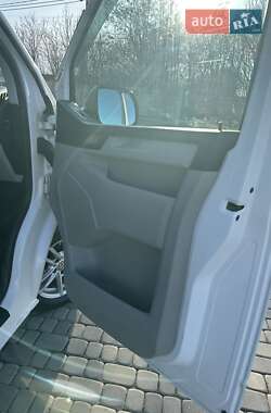 Минивэн Volkswagen Transporter 2017 в 