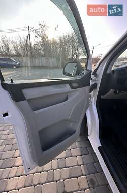 Минивэн Volkswagen Transporter 2017 в 