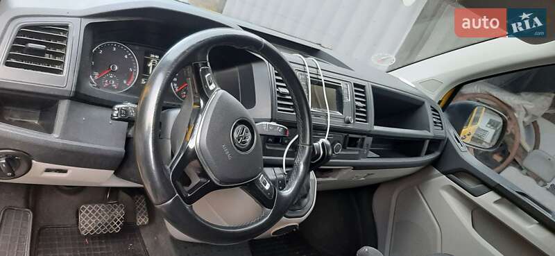 Вантажний фургон Volkswagen Transporter 2016 в Рівному