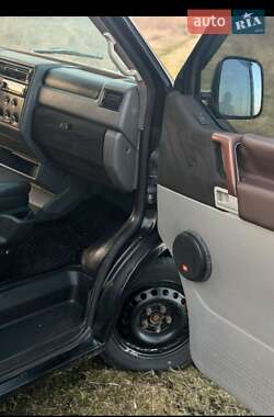 Вантажопасажирський фургон Volkswagen Transporter 2000 в 