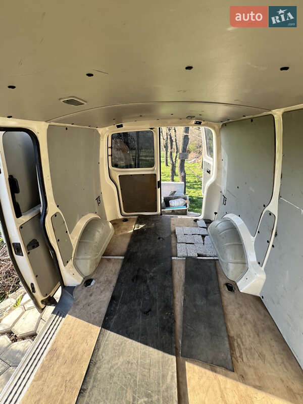 Грузовой фургон Volkswagen Transporter 2006 в Подольске
