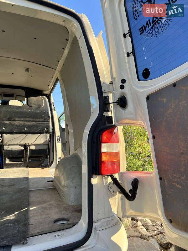 Грузовой фургон Volkswagen Transporter 2006 в Подольске