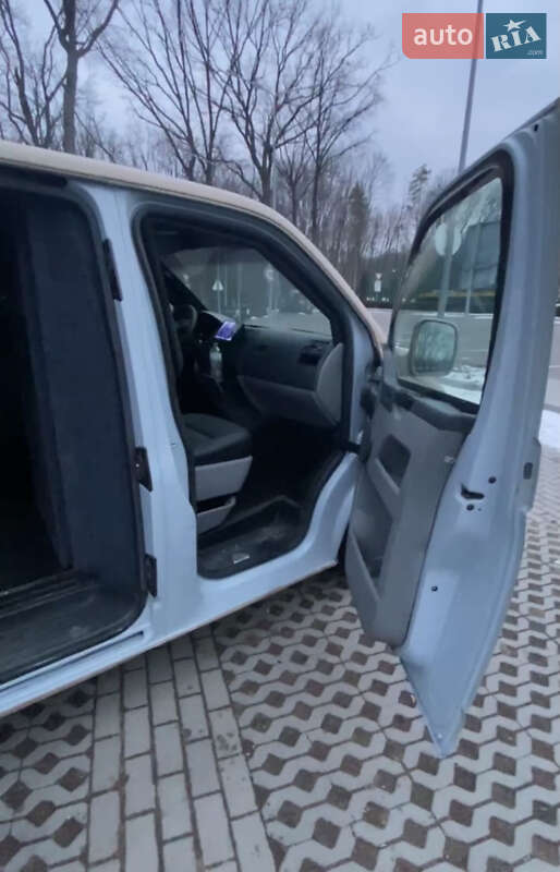 Вантажний фургон Volkswagen Transporter 2006 в Харкові