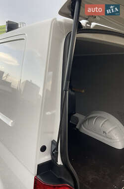 Минивэн Volkswagen Transporter 2017 в 