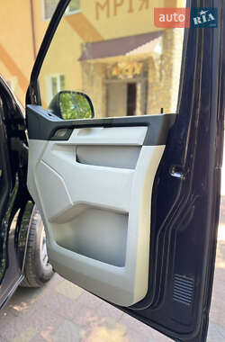 Минивэн Volkswagen Transporter 2017 в 