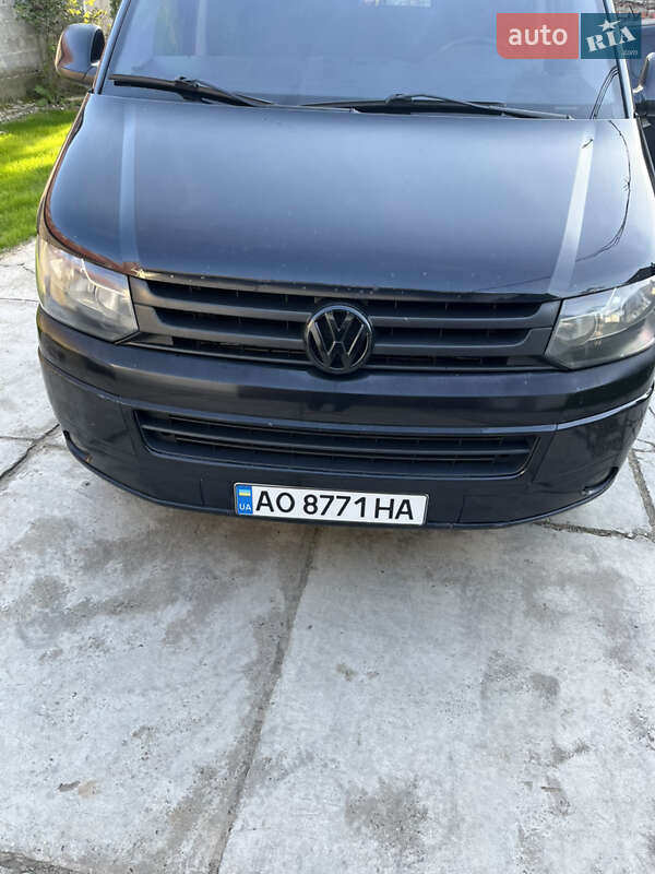 Вантажний фургон Volkswagen Transporter 2011 в Виноградові
