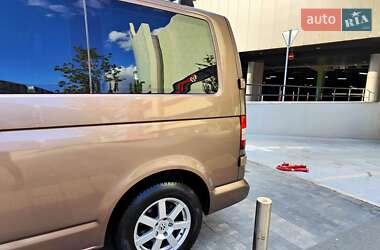 Минивэн Volkswagen Transporter 2010 в 