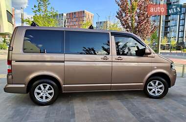 Минивэн Volkswagen Transporter 2010 в 