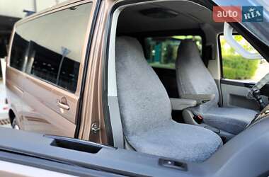 Минивэн Volkswagen Transporter 2010 в 
