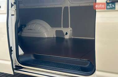 Грузовой фургон Volkswagen Transporter 2017 в 