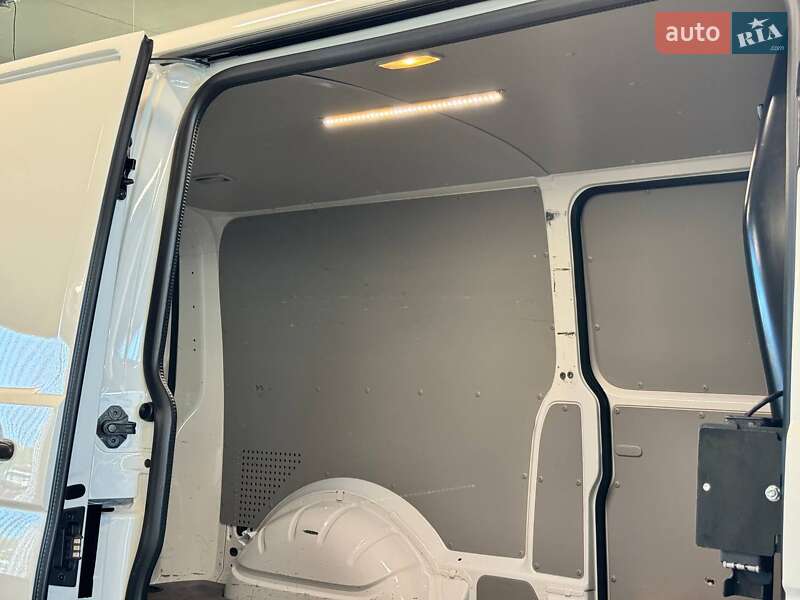 Вантажний фургон Volkswagen Transporter 2018 в Львові