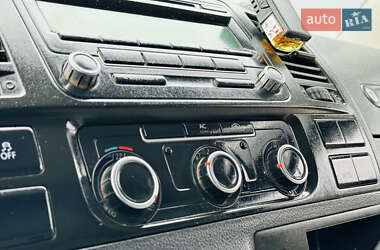 Грузовой фургон Volkswagen Transporter 2010 в 