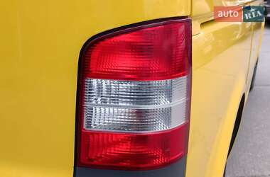 Вантажний фургон Volkswagen Transporter 2011 в 