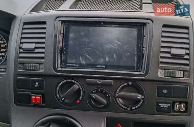 Вантажний фургон Volkswagen Transporter 2011 в 