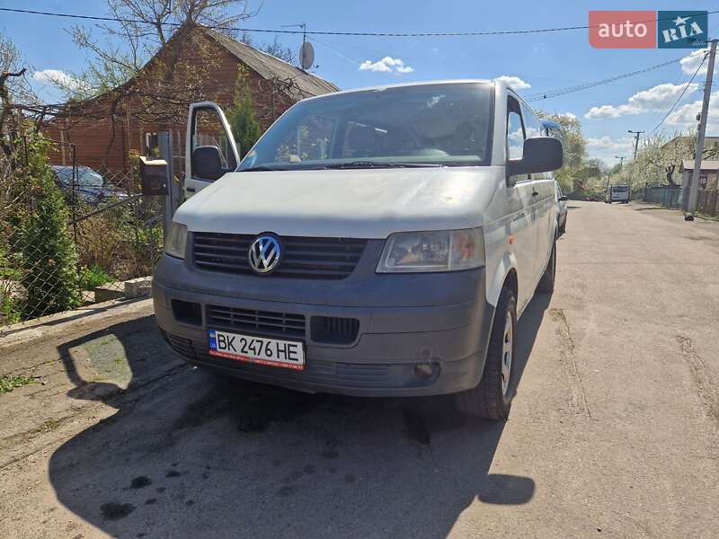 Минивэн Volkswagen Transporter 2004 в Ровно