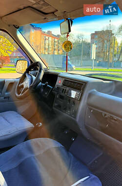 Минивэн Volkswagen Transporter 2000 в 