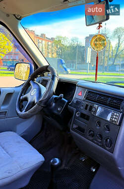 Минивэн Volkswagen Transporter 2000 в 