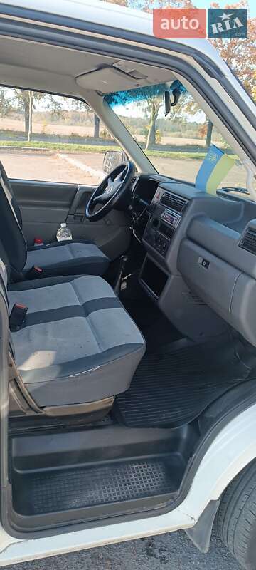 Минивэн Volkswagen Transporter 2001 в Владимире