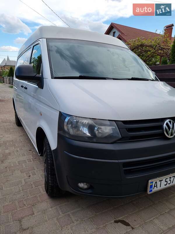 Грузовой фургон Volkswagen Transporter 2015 в Ивано-Франковске